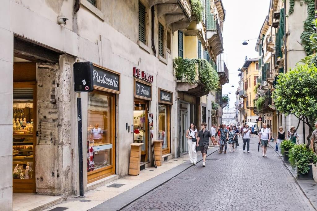 Residenza Angels @Piazzadelleerbe Lägenhet Verona Exteriör bild